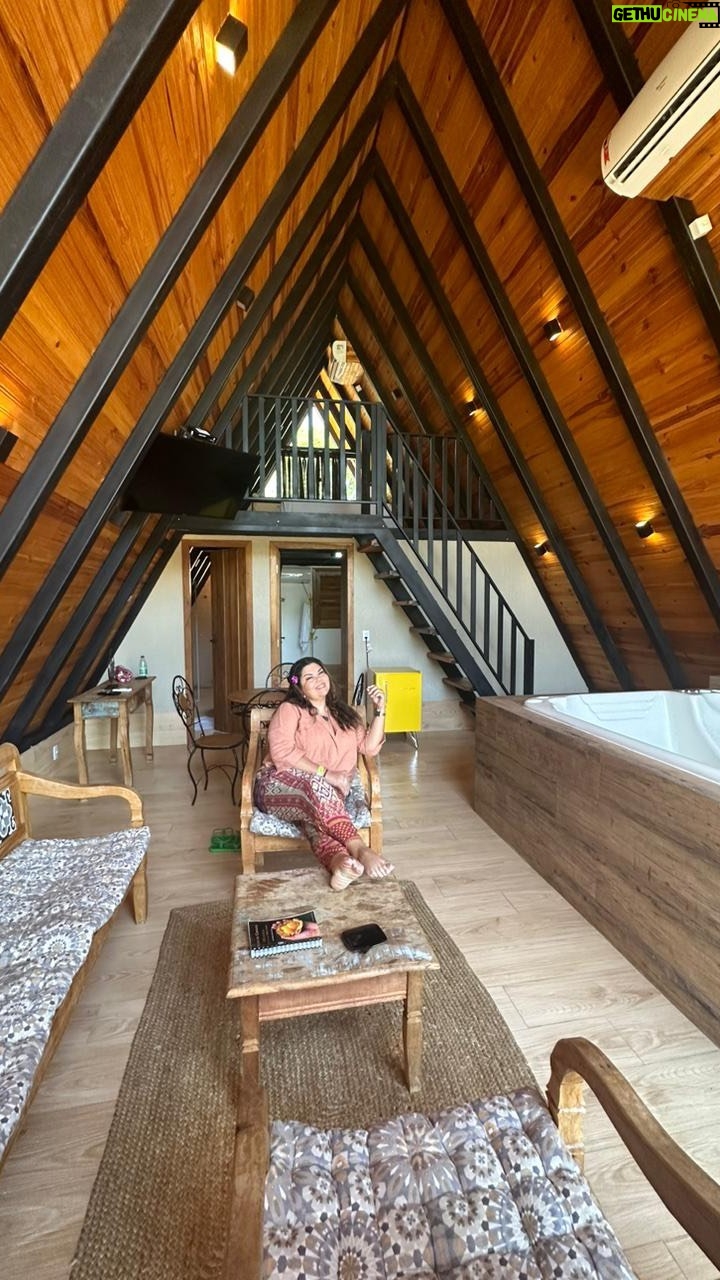 Fabiana Karla Instagram - Desbravando esse Goiás lindo numa imersão de sabores e lugares pra me inspirar para essa 2ª temporada de @_rensgahits 🤩 . . . . . #chalé #cachoeiraparaiso #pirinopolis Pirenópolis, Goiás, Brazil