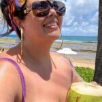 Fabiana Karla Instagram - Somos a força de um povo que não cansa de lutar Somos a voz com sotaque, somos o nosso lugar Somos o sol na cabeça Somos Maria, José Somos tradição, futuro, coragem, vontade e fé Somos quem queremos ser: criativos, misturados Somos parte de um todo, todos somos arretados E quando estamos ausentes, vivendo em outra cidade, nos tornamos nordestinos feitos de pura saudade Somos feitos de cultura Somos feitos de sabores Somos feitos de orgulho Somos feitos de amores, amores por essa terra e um orgulho da peste de ter sido feito aqui, com o sabor do Nordeste - Bráulio Bessa (@brauliobessa ) 🌵