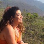 Fabiana Karla Instagram – Saí de casa para gravar a 2ª temporada de @_rensgahits em Goiânia e fui surpreendida por esse mergulho de emoções, sabores, e todas as forças da natureza ao mesmo tempo… Fui abduzida pelas belezas do “Goiás”! 🌿✨
Não poderia deixar de dividir com vocês!
Um agradecimento especial ao querido @diegogiallanza que me ajudou para que minha experiência fosse mais que especial. 🥰
Um verdadeiro refúgio para minha alma.
A conexão com a natureza nutriu meu espírito, expandiu minha mente e me fez repensar alguns momentos da minha vida. E isso é lindo!
Acredito na evolução sempre, porque faz parte do nosso crescimento pessoal. ✨
Minha profissão me leva a lugares inesperados, transformadores e me presenteia com experiências incríveis e inesquecíveis.
Gratidão 🙏🏼
.
.
.
.
.
.
#ChapadaMágica #Natureza #TrabalhoEMagia #tbt #photodump #chapadadosveadeiros Alto Paraíso – Chapada Dos Veadeiros