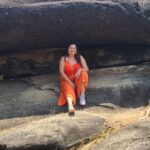 Fabiana Karla Instagram - “Se eu for abduzida não é sequestro é resgate” kkk A chapada me encantou e me abduziu !!! 👽 ✨ A cada passo, aqui o tempo para e a natureza fala dentro da alma…✨ . . . . #chapada #natureza #valedalua #goiás Alto Paraíso - Chapada Dos Veadeiros