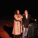 Fabiana Karla Instagram - Na magia do palco, encontrei meu lar. Hoje, celebramos o Dia nacional do Teatro, onde sonhos ganham vida e histórias se entrelaçam. Gratidão por cada ato, por cada aplauso, por cada emoção compartilhada. O teatro é minha paixão, minha jornada, minha vida. Fica aqui o meu carinho por todos os artistas e colegas de trabalho que enxergam o palco como extensão da sua alma! ❤️ E lembrando que a comédia musical “nessa mesa de bar” 🍻🎶 está chegando e você não pode ficar de fora dessa! 😱 Garanta ja o seu ingresso! 🤩 @comedianessamesadebar Feliz Dia do Teatro! 🎭✨ . . . . #DiadoTeatro #ArteNoPalco #MinhaPaixão #dianacionaldoteatro #teatro
