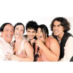 Fabiana Karla Instagram - Na magia do palco, encontrei meu lar. Hoje, celebramos o Dia nacional do Teatro, onde sonhos ganham vida e histórias se entrelaçam. Gratidão por cada ato, por cada aplauso, por cada emoção compartilhada. O teatro é minha paixão, minha jornada, minha vida. Fica aqui o meu carinho por todos os artistas e colegas de trabalho que enxergam o palco como extensão da sua alma! ❤️ E lembrando que a comédia musical “nessa mesa de bar” 🍻🎶 está chegando e você não pode ficar de fora dessa! 😱 Garanta ja o seu ingresso! 🤩 @comedianessamesadebar Feliz Dia do Teatro! 🎭✨ . . . . #DiadoTeatro #ArteNoPalco #MinhaPaixão #dianacionaldoteatro #teatro