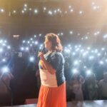 Fabiana Karla Instagram – E meu coração se despede em festa, cheio de gratidão à minha cidade e ao festival “Janeiro de Grandes espetáculos” (@festivaljge ) 🙏🏻✨
Foram 2 dias de ingressos esgotados e de muita emoção com uma plateia apaixonada que se entregou ao som do nosso Rei @reginaldorossi 🎶!
E a emoção não para por aí! Fui uma das homenageadas pelo festival !! 
Começar o ano assim, não tem preço!
É começar o ano abençoada🙏🏼
Muito obrigada meu Recife!
Volto já! Porque a saudade sempre me traz pelo braço 🫶 Recife, Brazil