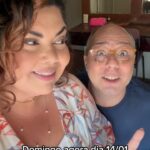 Fabiana Karla Instagram – Alô galera de Fortaleza, tenho um convite muito especial para vocês! 😁
No dia 14 de Janeiro, Domingo, eu e o ator @leandrodamattaapenas estaremos ai no Cineteatro São Luís para uma comédia musical “Nessa Mesa de
Bar” 🍻
com as músicas do rei @reginaldorossi 🎶
Conto com vocês lá! Vem tomar uma com a gente! 😃

Garanta seu ingresso pelo @sympla ou pelo link na minha bio! 🎫
