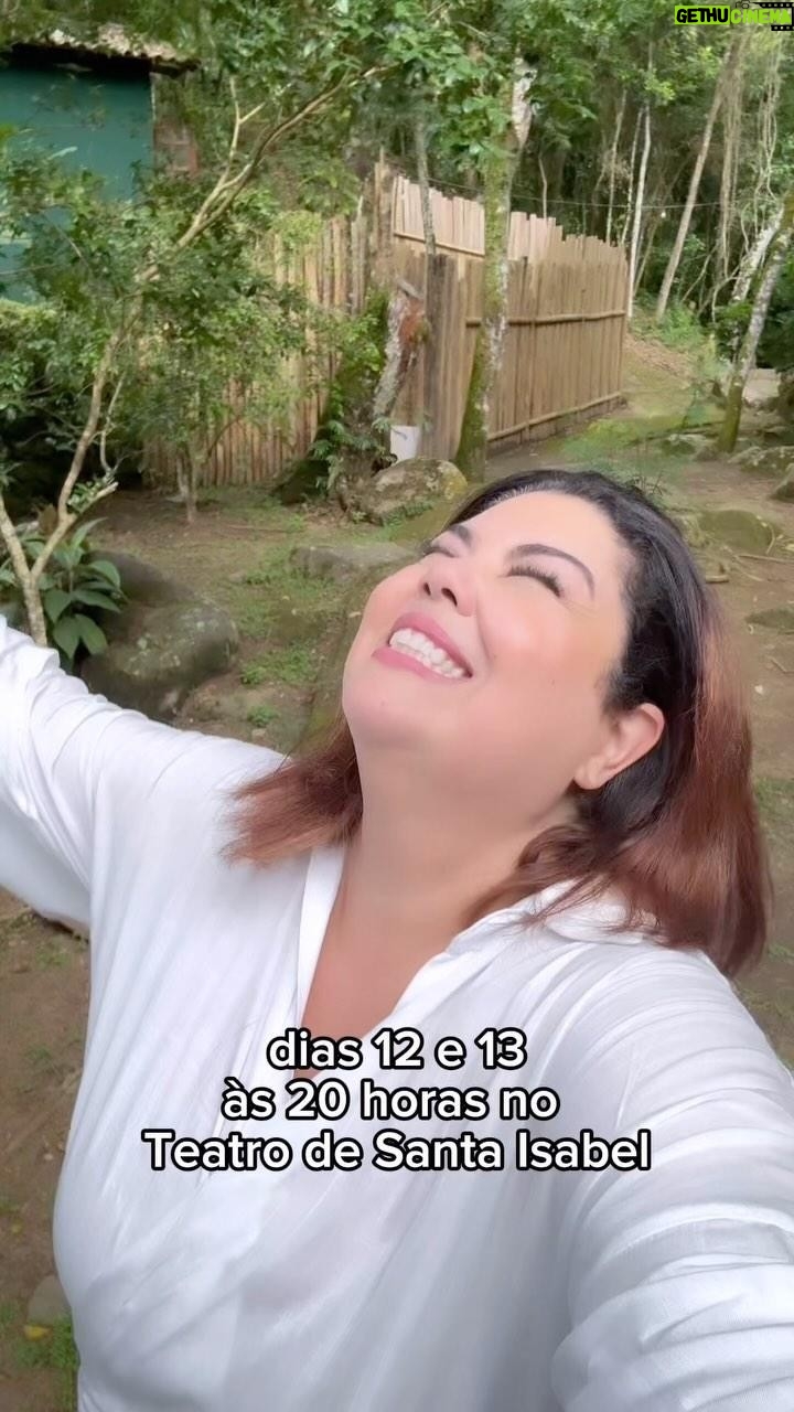 Fabiana Karla Instagram - Oii Meu Recife!! 😁 Eu e @leandrodamattaapenas estaremos nos dias 12/01 (Sexta) e 13/01 (Sábado) às 20h no Teatro Santa Isabel, para a @comedianessamesadebar 🍻😃 Uma noite para se divertir com as músicas do Rei @reginaldorossi 🎶 Esperamos vocês lá! 🥰 Garanta seu ingresso pelo @sympla ou no link da minha bio! 🎟️🎫 Recife, Brazil