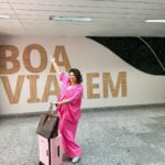 Fabiana Karla Instagram - Um tbt de uma das minhas idas para o aeroporto! ✈️ E você, se fosse sair de férias hoje, qual seria o seu destino? 🏖️❄️🌋🏂