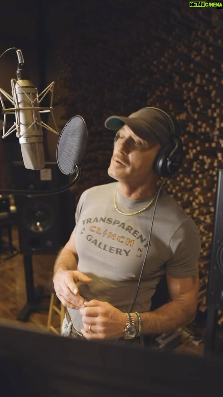 Faith Hill - 43.3K Likes - We are so proud of you!!!!!!!!
We love you♥️♥️♥️♥️♥️
Repost from @thetimmcgraw
•
For me, this song is so positive and life affirming… it caught my ear the first time I heard it. I hope it can be a reminder to live a life filled with gratitude, and not take things for granted. “Standing Room Only” is out now! I hope you love the message as much as I do. Link in bio!