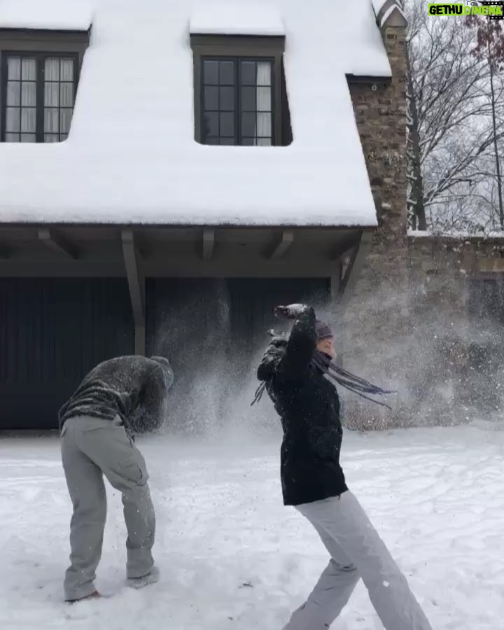 Faith Hill Instagram - Snowball fight... It’s on!!!!!!!