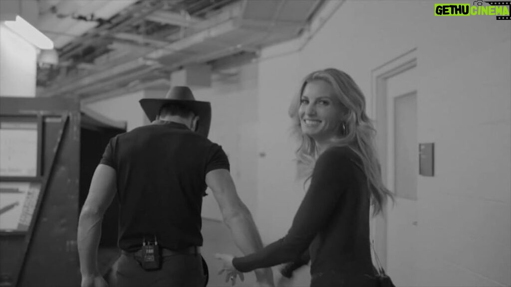Faith Hill Instagram - What a year! See you in 2018. #soul2soul #TheRestOfOurLife