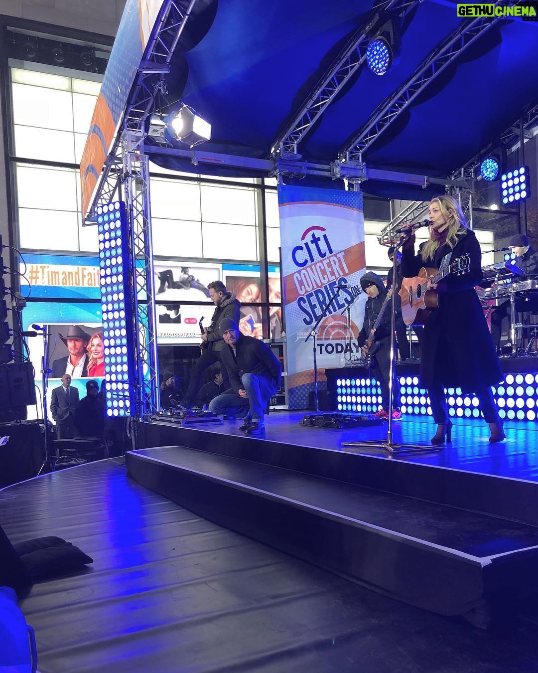Faith Hill Instagram - Soundcheck | @todayshow #TimAndFaithToday The Today Show