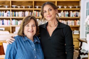 Faith Hill Instagram - Walking into @inagarten’s made me feel like I was home.  It was the most magical day with Ina and Gracie.  We made Coca Cola Cake, a family favorite.  Thank you, Ina!!!!!!!  We love you even more and didn’t know that was possible.
 
Season premiere of #BeMyGuest airs on Sunday, October 9, at 12pm on @foodnetwork and streaming anytime on @discoveryplus.