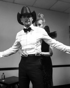Faith Hill Instagram - Fashion credits: @tomford, @giorgioarmani & @theellenshow. #cmaawards Bridgestone Arena
