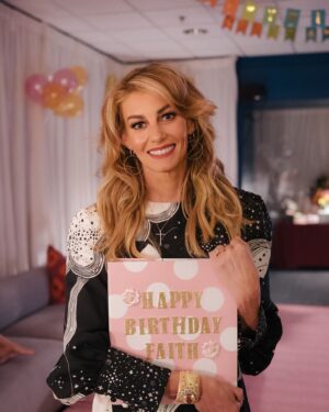Faith Hill Instagram - A huge thank you to all of you who were a part of this great birthday book. Thanks to @faithhill_fans for putting it all together. 💜
