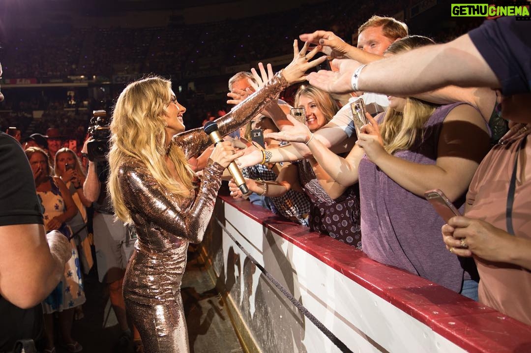 Faith Hill Instagram - Are you ready Fargo?! 👋🏼 #soul2soul Fargo, North Dakota