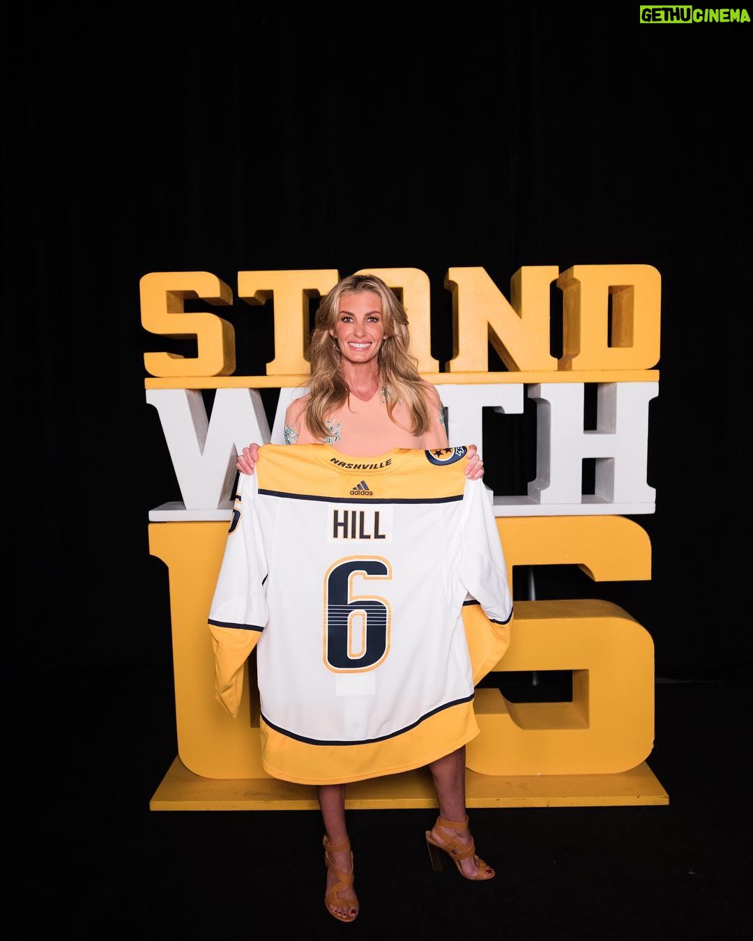 Faith Hill Instagram - Sneak peek at the new @predsnhl jersey. Can't wait for next season! #standwithus #smashville Bridgestone Arena