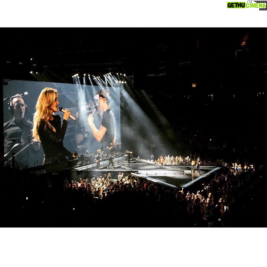 Faith Hill Instagram - Last night in Sacramento. Thanks for the shot @katie_95p #soul2soul Golden 1 Center
