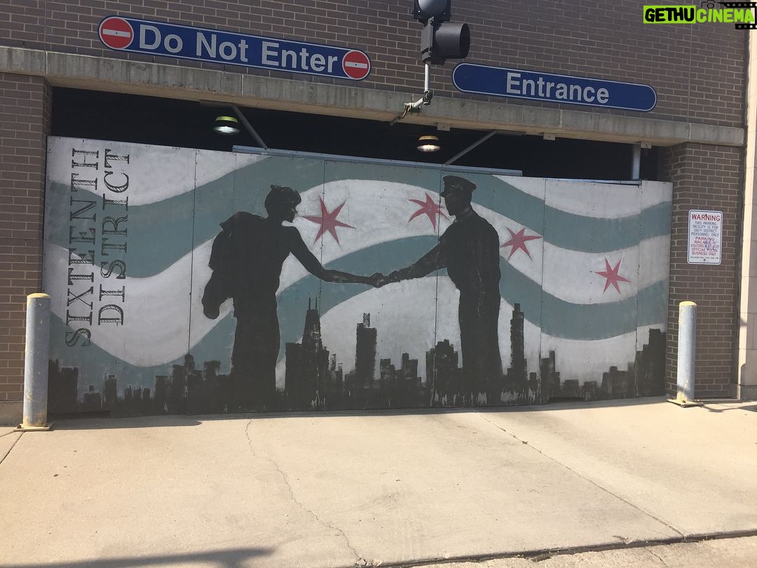Faith Hill Instagram - A couple of pictures I snapped today while in Chicago. Looking forward to performing again tonight in this great city!!!!! United we stand!!!!!!! #soul2soul Allstate Arena