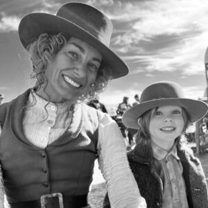Faith Hill Instagram - ❤️❤️❤️

#Repost @audie.rick.official 
Love this mama so much, miss ya big @faithhill 😘❤

New episode of @1883official out this Sunday on @paramountplus 🤘🤠
📸: @greg_moon_mufilmartist