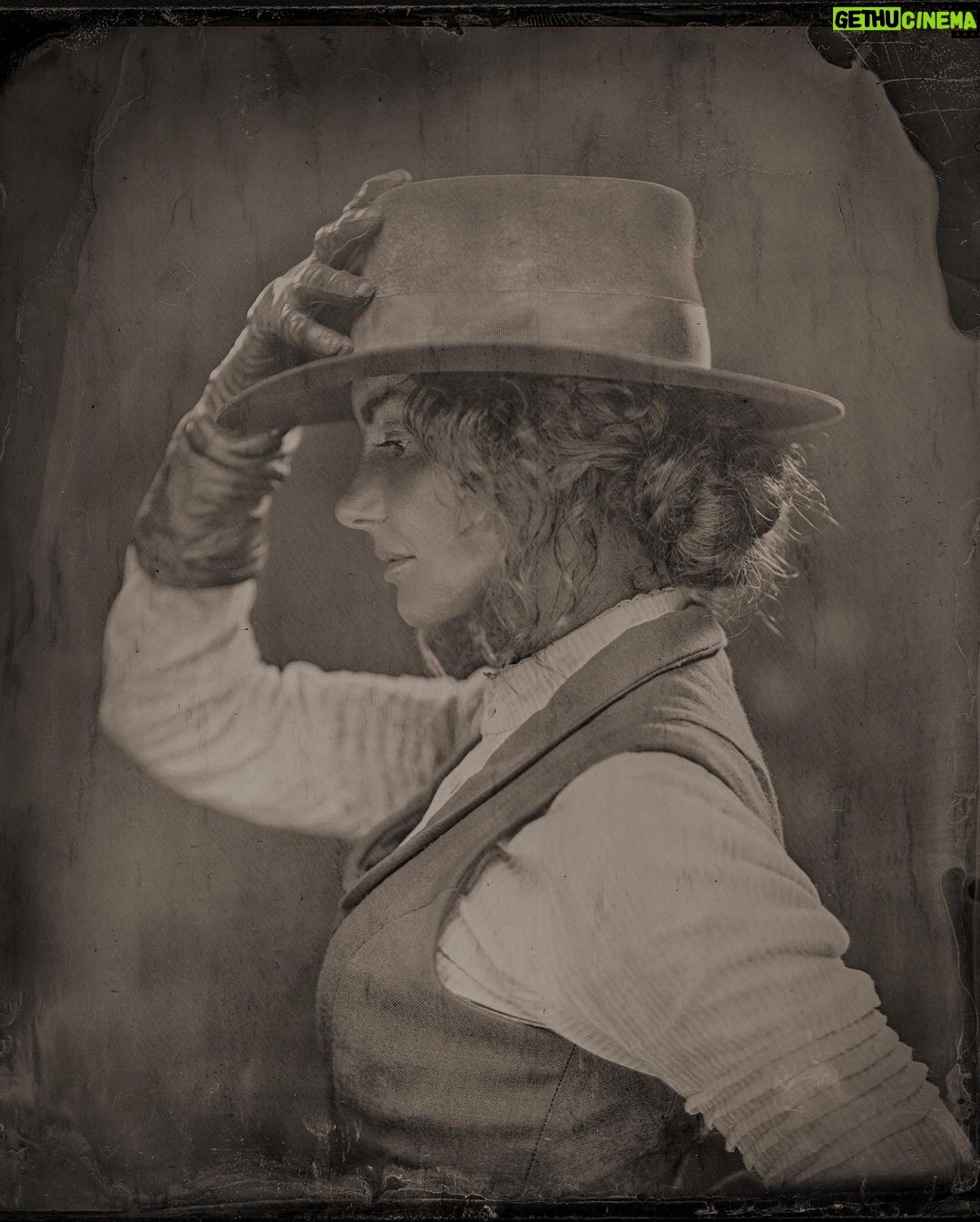 Faith Hill Instagram - Don’t miss the premiere of #1883 on @paramountnetwork tonight!