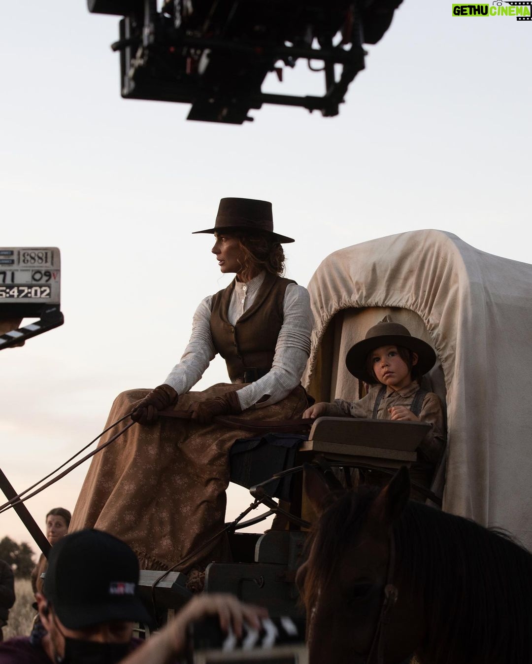 Faith Hill Instagram - Don’t miss the premiere of #1883 on @paramountnetwork tonight!