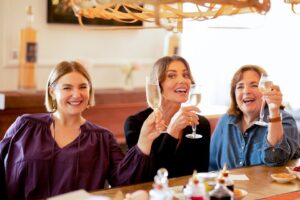 Faith Hill Instagram - Walking into @inagarten’s made me feel like I was home.  It was the most magical day with Ina and Gracie.  We made Coca Cola Cake, a family favorite.  Thank you, Ina!!!!!!!  We love you even more and didn’t know that was possible.
 
Season premiere of #BeMyGuest airs on Sunday, October 9, at 12pm on @foodnetwork and streaming anytime on @discoveryplus.