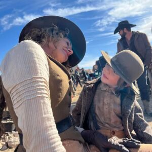 Faith Hill Instagram - ❤️❤️❤️

#Repost @audie.rick.official 
Love this mama so much, miss ya big @faithhill 😘❤

New episode of @1883official out this Sunday on @paramountplus 🤘🤠
📸: @greg_moon_mufilmartist