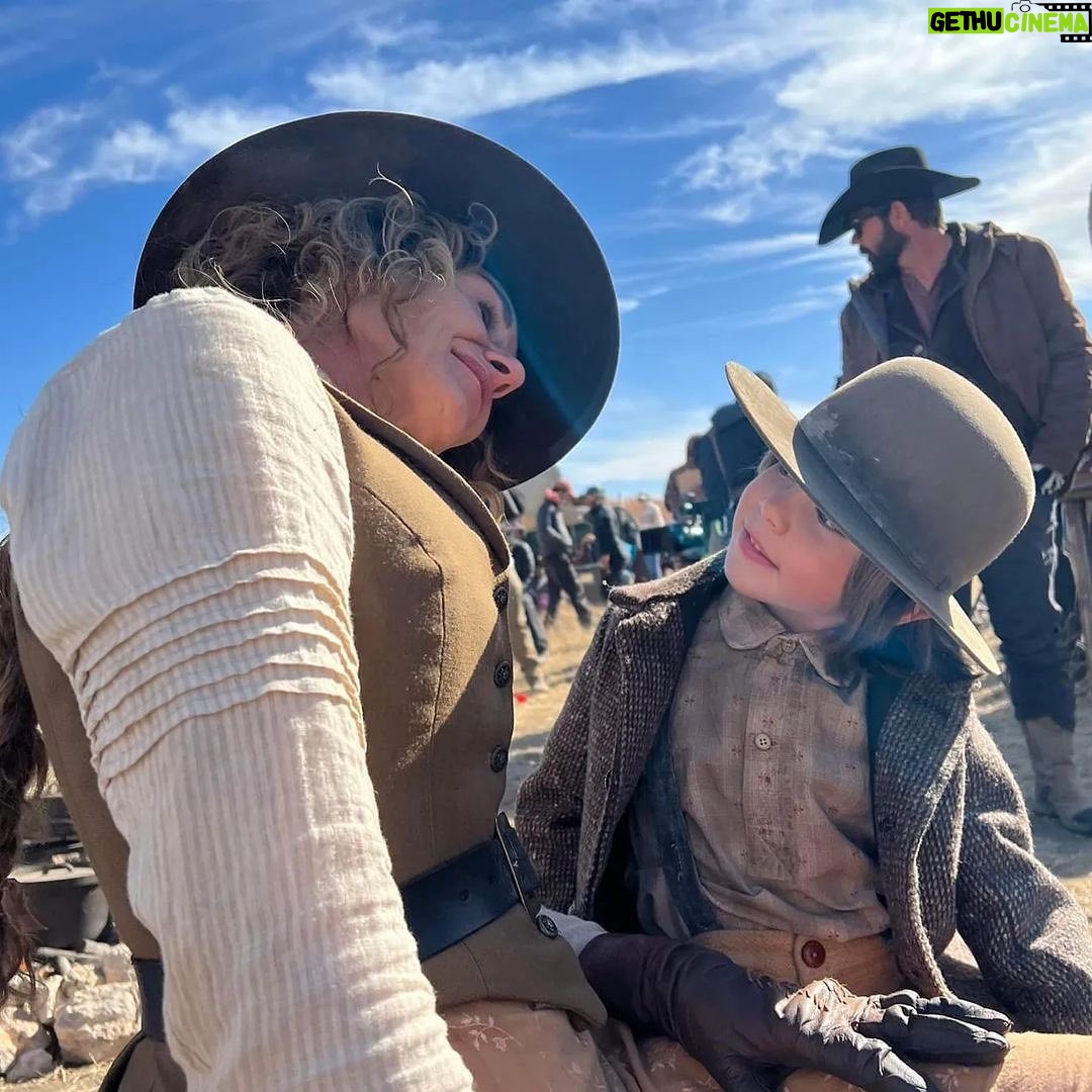 Faith Hill - 38.2K Likes - ❤️❤️❤️
#Repost @audie.rick.official
Love this mama so much, miss ya big @faithhill 😘❤
New episode of @1883official out this Sunday on @paramountplus 🤘🤠
📸: @greg_moon_mufilmartist