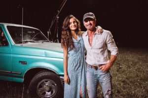 Faith Hill Instagram - So proud of these two.  Our baby girl Audrey has grown up 💗💗💗💗💗 

Don’t miss the premiere of Tim’s new music video with Audrey.  It is so good 🙌🏼🙌🏼🙌🏼🙌🏼 #7500OBO!!!

Check out the premiere on @youtube this Friday at 5pm CT.
