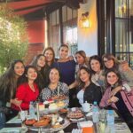Fatima Khair Instagram - Les retrouvailles❤ joyeux anniversaire hayat @hayatjabrane @samia_akariou @fatimazahralaaroussi @kalila_bounaylat @hamaka_officiel @goal_events @lyoombakery