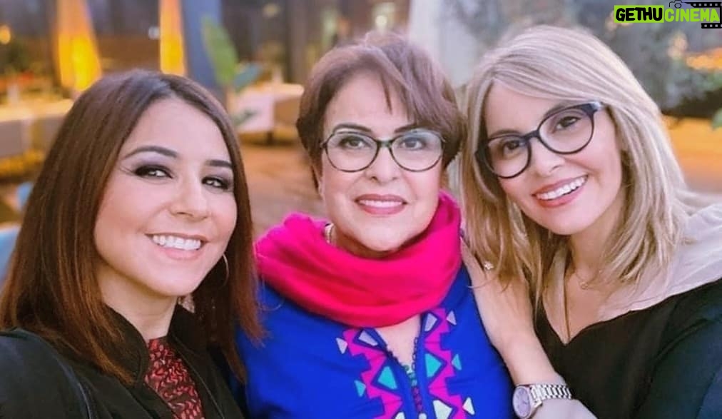 Fatima Khair Instagram - سيلفي سامية والصحبة الطيبة مع الراقية لالة خديجة الله يحفظها ويجمعنا دائما على خير وكل الشكر للسيدة حياة جبران @samia_akariou @khadijaassadofficiel @hayatjabrane @goal_events Barceló Casablanca