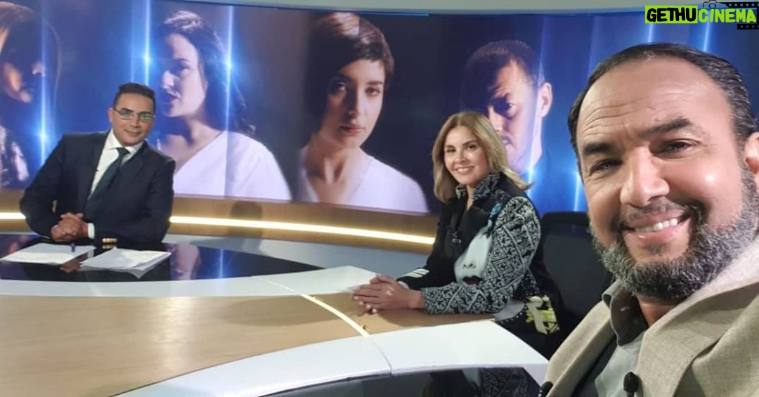 Fatima Khair Instagram - ليلة أمس باستوديو الأخبار بمقر قناة الأولى كل الشكر والتقدير للطاقم التقني والفني والصحفي على المهنية و الترحيب وحفاوة الإستقبال 👍👏@al_aoula @rachideloualiofficiel