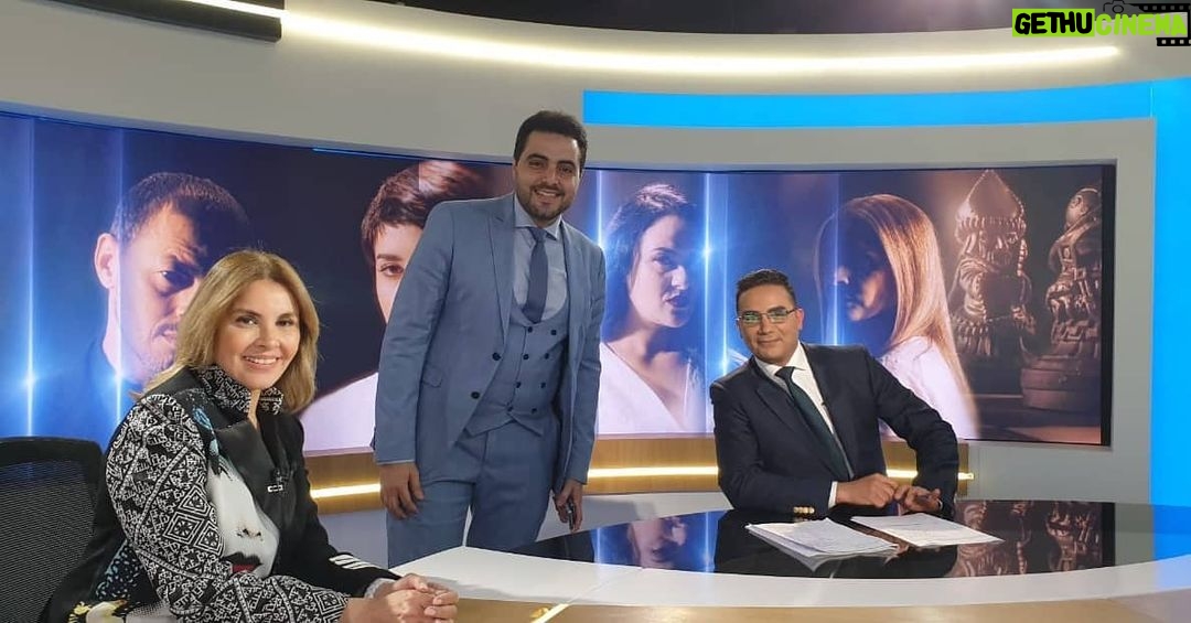 Fatima Khair Instagram - ليلة أمس باستوديو الأخبار بمقر قناة الأولى كل الشكر والتقدير للطاقم التقني والفني والصحفي على المهنية و الترحيب وحفاوة الإستقبال 👍👏@al_aoula @rachideloualiofficiel