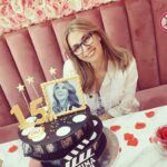 Fatima Khair Instagram - ألف شكر لكم على المتابعة و على المحبة الصادقة والكلام الطيب شكرا عزيزتي زينب على المفاجأة الجميلة لهلا يخطيكم @fatimakhair_rachidelouali_fans @fatimakhair_saadtsouli_fans @fatimakhairfans @fatimakhair_fan @fatimakhair_fan Kiki's Cafe & Bakery