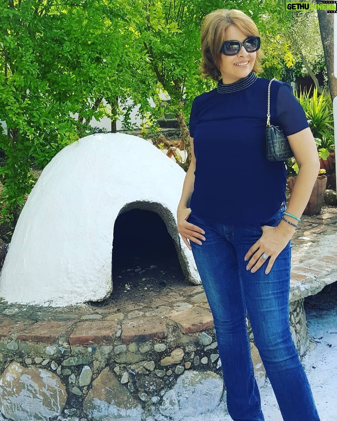 Fatima Khair Instagram - Une idée qui me traverse l'esprit en ce moment de confinement c'est de couper mes cheveux.et je crois que je ne suis pas la seule 🤔