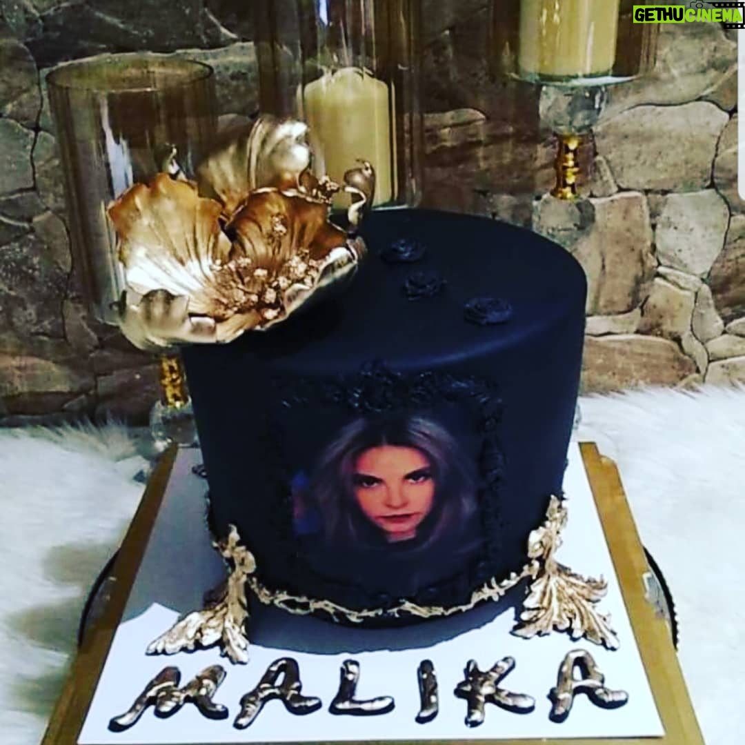 Fatima Khair Instagram - بعد أكثر من شهرين إنتهت عملية التصوير لتبدأ رحلة أخرى هي المونتاج والمكساج ليكون بذلك المسلسل إن شاء الله جاهزا للعرض قريبا على قناة م ب سي نسأل الله التوفيق والنجاح