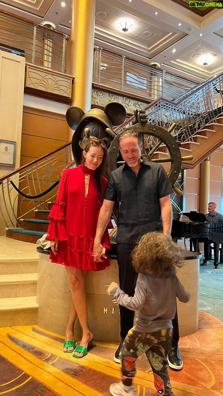 Fernanda Castillo Instagram - Familia♥️ @erikhayser @disneycruiseline