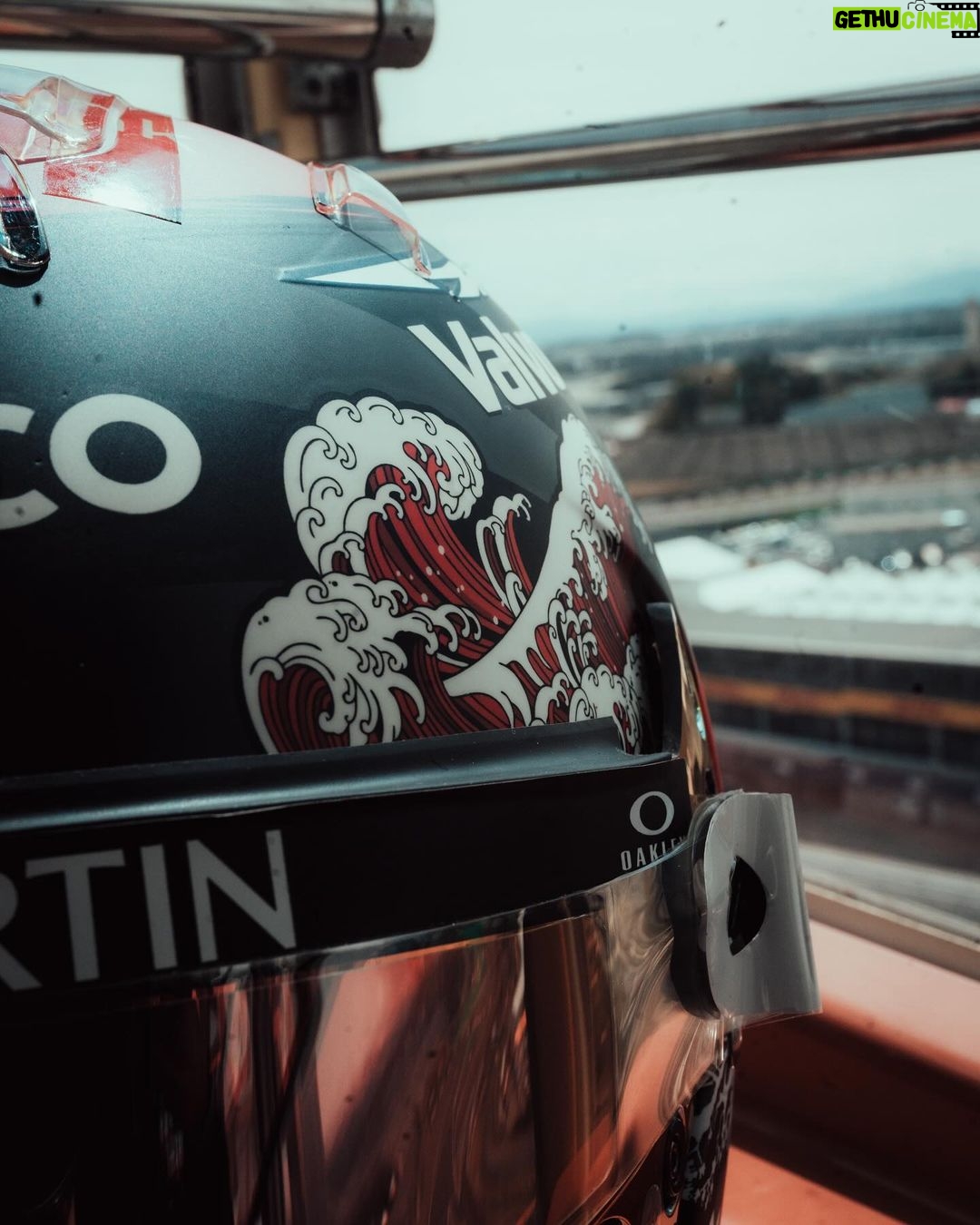 Fernando Alonso Instagram - Special lid for a special race. #JapaneseGP 🇯🇵 Suzuka International Circuit