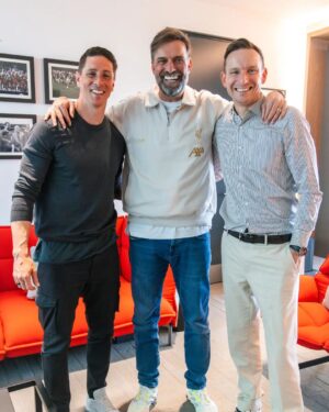 Fernando Torres Instagram - Special visitor 🙌 El Niño spends the day with the team ♥️