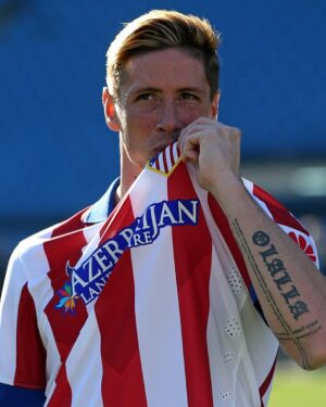 Fernando Torres Instagram - Feliz cumpleaños ‘Niño’ ❤️🤍

Por muchos más años llevando al Atleti por bandera 🥳 ¡Te queremos, Fernando!