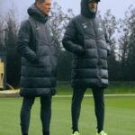 Fernando Torres Instagram - Special visitor 🙌 El Niño spends the day with the team ♥️