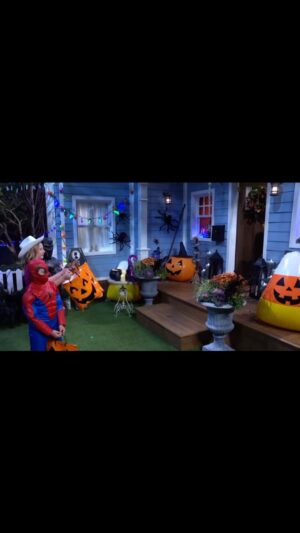 Fran Drescher Instagram - Happy Halloween! Did you catch the President Drescher skit on SNL? Gr8 timing and strike supportive. Ty SNL 💋👍💪👏