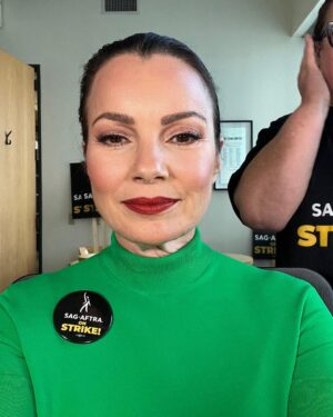 Fran Drescher Instagram - Watch The Today Show Friday morn 10/13 at 7:30am ET/PT Get the real skinny on what’s gone down re contract negotiations. 🙏❤️✌🏿