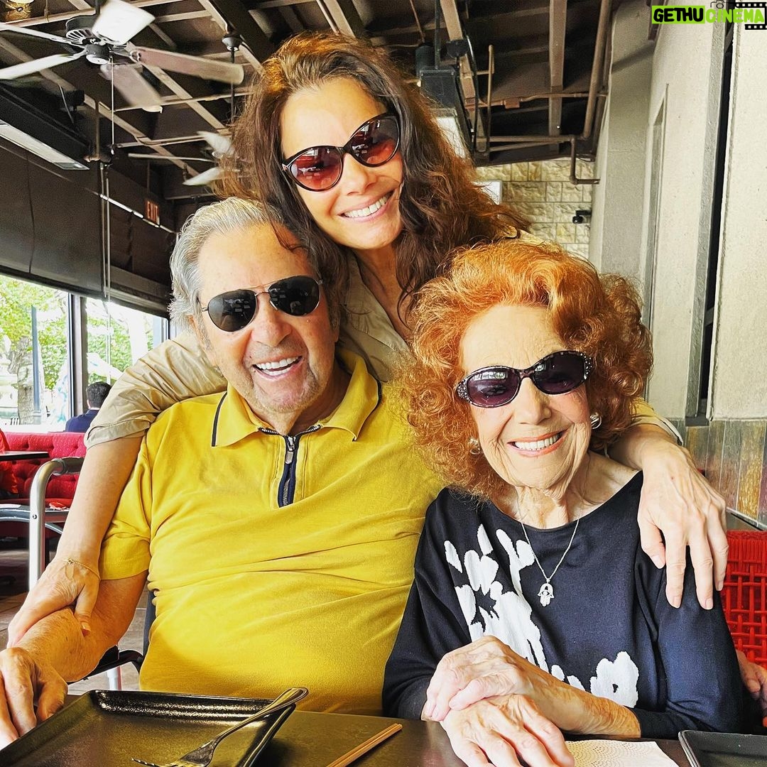 Fran Drescher Instagram - Happy Father’s Day Papacita, I am blessed to call you Daddy! You taught me to swim, ride a bike and to drive a car. You taught me comedy, humility and compassion. I love you with all my heart. See you in August in Person & facetime tomorrow! Love franny 💋❤️