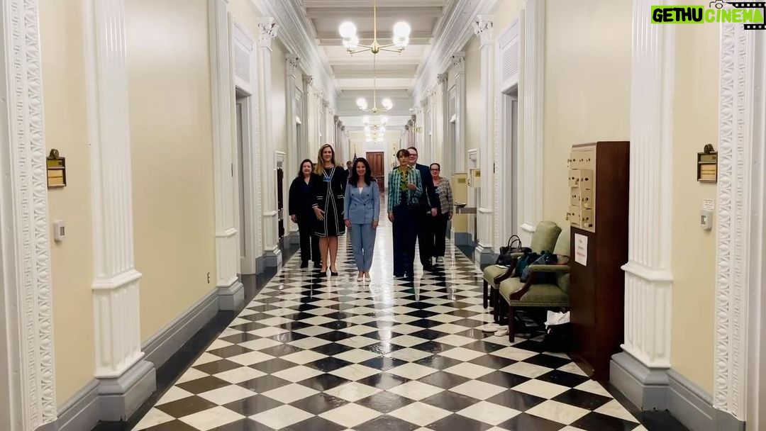 Fran Drescher Instagram - We’re taking the town by storm. SAG-AprTRA is getting the job done!