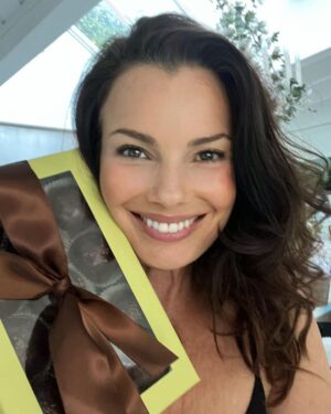 Fran Drescher Instagram - I hope everyone had a happy Passover , Easter and Ramadan! We move forward in each of our lives. I had sweets from @lorraine_patisserie YUM