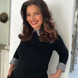Fran Drescher Instagram - Rockin’ a Parisian vibe to promote @cancerschmacer master class 1/21 at 10am PT free on our live stream thanks to Annenberg Foundation. GO!  ps happy 10th Cozi TV
