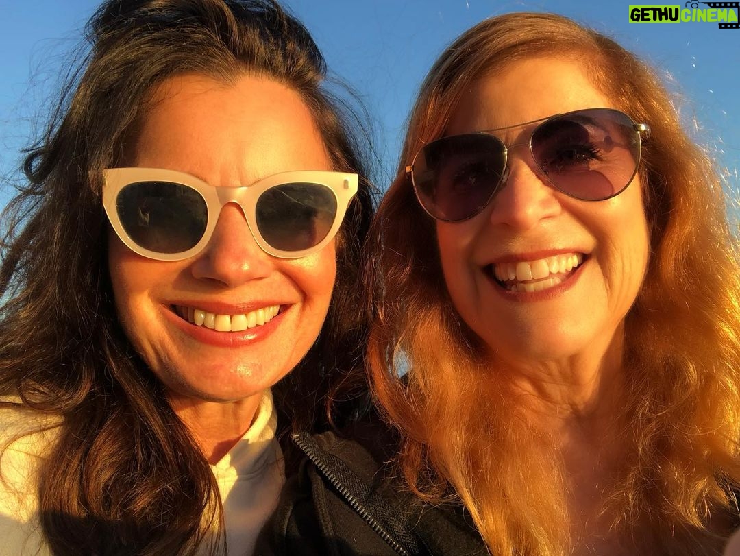 Fran Drescher Instagram - SoCal has the best weather in America! Stay warm people & happy holidays! #besties4life β€οΈππΎβπΌππΎπ
πΌπ
