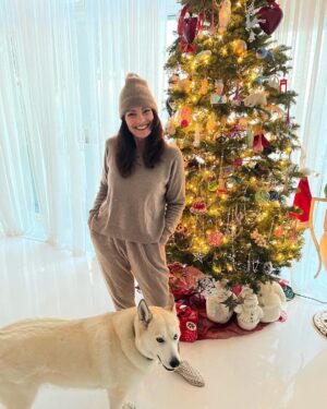 Fran Drescher Instagram - Peace on Earth is not a world w/o problems but a commitment 2 solve our problems peacefully. ✌🏼happy, healthy holidays + rescue a pet, give it ❤️&🏠4 ur sake & theirs. fran💋