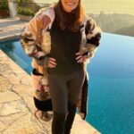 Fran Drescher Instagram – Happy Thanksgiving! I’m wearing my new coat. Shop thredup.com/FRAN everyone LOVES it!!!