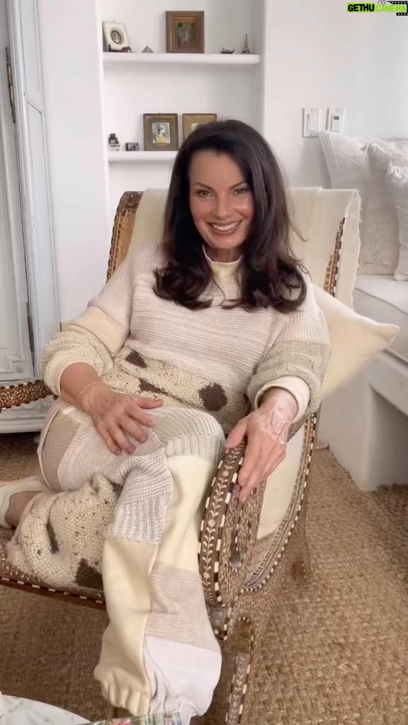 Fran Drescher Instagram - This is the way to GO this holiday season so GO!thredup.com/fran